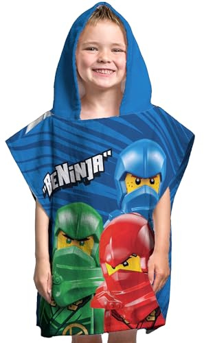 BERONAGE LEGO Ninjago Badeponcho 60x120 cm – Aufstieg der Drachen – 100% Baumwolle Kapuzenhandtuch Jungen – Strandponcho Badetuch Frottee – Lloyd Kai Jay – Oeko-Tex Geschenk Schwimmtuch