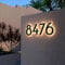 Letrero LED personalizado con número de casa iluminado, placa de dirección retroiluminada personalizada (dorado, altura 16 cm)