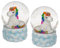 Schöne Regenbogen-Einhorn-Schneekugel auf hübschem Wolkensockel
