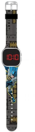 Accutime BAT4864 LED Kinderuhr Batman, Digitaluhr mit LED-Anzeige für Uhrzeit und Datum, Weiches Acryl-Armband, Lange Batterielaufzeit, Abschalt Automatik, Uhr für Jungen und Mädchen, Schwarz