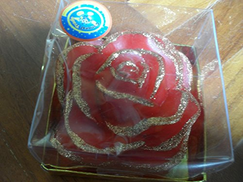 candela rossa a forma di rosa