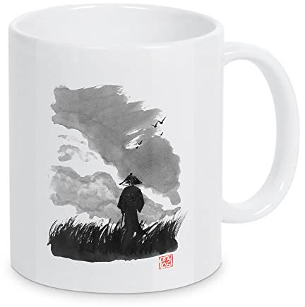 artboxONE Tasse Gehende Samurai mit Vögeln von péchane - Kaffeetasse Schwarzweiß