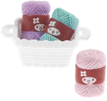 Rico Design Miniatur-Korb mit Wolle für die Welt der Wichtel