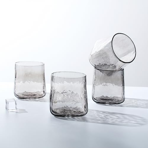 Gökotta Lot de 4 verres en cristal transparent martelé faits à la main | Verres à eau de luxe pour cocktails et whisky | Tasse de bar de qualité supérieure (360 ml, gris fumé)