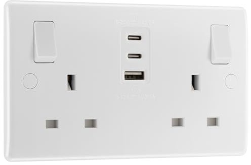 BG Electrical Double Switched Power Wall Plug Socket with Fast Charge, 1 Type A and 2 Type C USB Charging Ports, Round Edge, Nexus 800 Series, White Moulded, 13A, 30W, 822UACC30