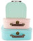 Set de 3 cajas con diseño de maleta vintage en colores pastel: verde, rosa y azul