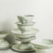 Stone by Mercer Project Nendo Geschirrset aus Steingut, 16-teilig - Service für 4 Personen, Salbeigrau