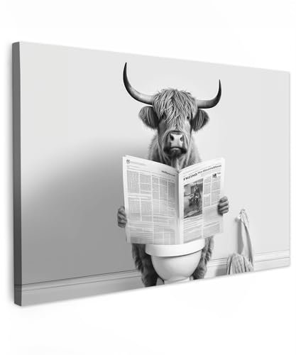 MuchoWow© Bilder 60x40 cm Wohnzimmer Deko Modern Wandbild Foto auf Leinwand Bild Schlafzimmer Room Decor Geschenke Schottisches Hochlandrind - Kuh - Highland Cow - Toilette - WC - Weiß