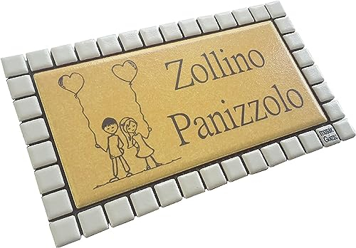 GUIZZO Creart - Targa Personalizzata Nomi/Via in Ceramica, Targhetta Modificabile + Cornice Mosaico, Targhetta Porta Ingresso Numero Civico Esterno Made in Italy 17x9.5H cm, Giallo/Bianco