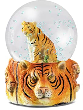 Water Globe - Tiger von Deluxebase. Tiger Schneekugel mit Harzfigur und geformter Basis. Tolle Wohndekoration, Ornamente und Geschenke.