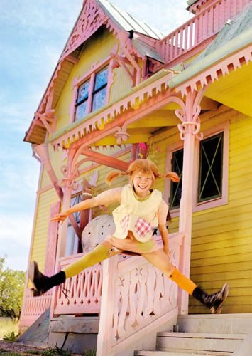10er Set Postkarte PIPPI LANGSTRUMPF - Motiv: PL PIPPI VOR VILLA KUNTERBUNT, Anlass: Kindermotive, Künstler/Verlag: KARTENKOMBINAT © Saltkråkan AB & AB Svensk Filmind, Größe: A6