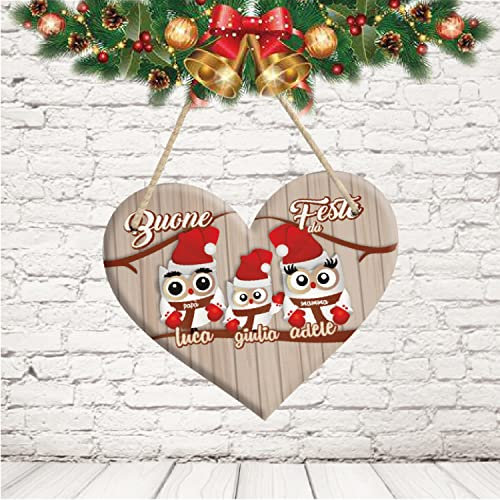 Fuori Porta Natalizio in Legno Targa Fuoriporta Personalizzato Famiglia Nomi Natale da Esterno Interno casa (Cuore(14x18 cm), Buone Feste Gufetti)