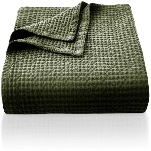 CHUFFED 100% Baumwolle Decke 270x 230 cm, Weiche und Atmungsaktive Tagesdecke, Waffelmuster Leichte Decke als Sofadecke Couchdecke, Weich Kuschelige Wohndecke Wohnzimmer, Sofa Couch Olivgrün