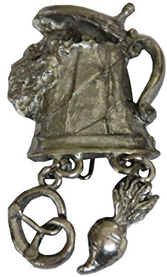 Breiter Hutanstecker Hutabzeichen Hutschmuck Anstecker Bierkrug mit angehängter Breze und Radi Trachtenpin Brosche