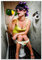 wandmotiv24 Poster als Wanddeko, Größe 100x70cm, Frau trinkend auf Toilette, Fotografie, Lustig, Flasche, Moderne Wanddeko, Wandbilder, Deko, Bild M0067