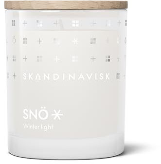 Skandinavisk SNÖ 'Schnee' Duftkerze, Sonderedition, Duftnoten: Gefrorene Wälder und vereiste Beeren, der scharfe, frische Atem der Minusgrade, 65 g.