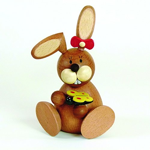 Osterdeko Osterhasenfigur Hase sitzend mit Schmetterling Figur aus Holz, handgemacht, Volkskunst aus dem Erzgebirge als Dekoration für Ostern, 11,2 cm