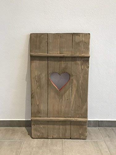 Fensterladen Almi aus Holz mit Herz in Shabby Desgin