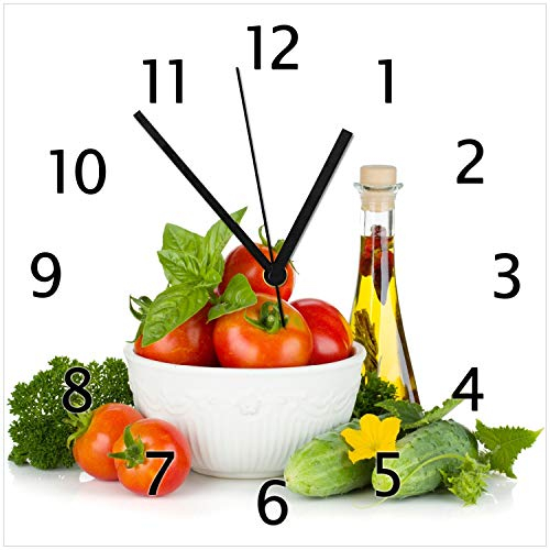 Wallario Design-Wanduhr Frische Salatzutaten mit Kräuter-Öl - Tomaten, Gurke, Petersilie aus Glas, Motiv-Uhr Größe 30 x 30 cm, Schwarze Zeiger