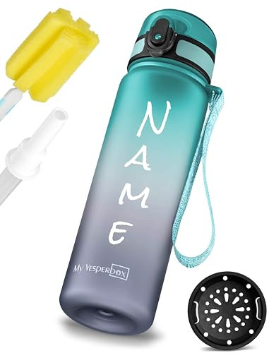 My Vesperbox – Minny - Kinder Trinkflasche - Personalisiert mit deinem Name – 500,750, 1000ml ink. Strohhalm oder Sieb - BPA frei - für Kindergarten, Schule, Sport, Freizeit(Grau/Blau 500ml)