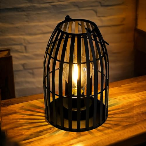 Deko Windlicht schwarz mit LED Glühbirne und Tragehenkel - 21 x 13 cm - Metall Laterne warm weiß beleuchtet Batterie betrieben - Tischdeko Zimmer Leuchte Stimmungslicht Nachttisch Lampe kabellos