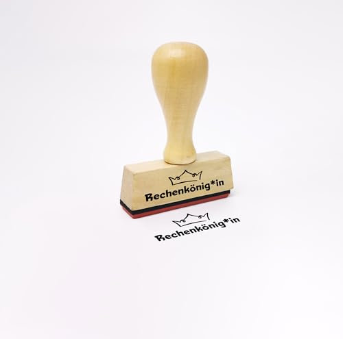 Stemplino® Lehrerstempel - Rechenkönig*in - 50mm x 15mm - Holzstempel mit Text für Lehrer zum Korrigieren von Tests, Stempel für Lob für Pädagogen Schule