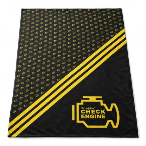Check Engine Auto Kuscheldecke 140×200 cm, Motor-Design Fleecedecke | Weich, flauschig & warm für Sofa, Bett & Couch, witziges Geschenk für Autofahrer, Auto-Fans, Männer & Papa