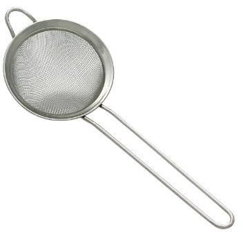 GRÄWE Teesieb 8 cm aus Edelstahl 18/10 mit Rand und Ablagebogen – feines Küchensieb mit Griff, Maschenweite 1 mm, Gesamtlänge 23 cm, spülmaschinengeeignet, robustes Teesieb für losen Tee