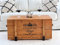 Uncle Joes Truhe Chateau Couchtisch Truhentisch im Vintage Shabby chic Style Massiv-Holz in braun mit Stauraum und Deckel Holzkiste Beistelltisch Landhaus Wohnzimmertisch