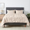 Amazon Basics 3-teiliges Daunen-Alternative-Steppdecken-Set, Steppdecke 229 x 239 cm & 2 Kissenbezüge 51 x 66 cm, Beige, Kirschband mit Paspelkanten