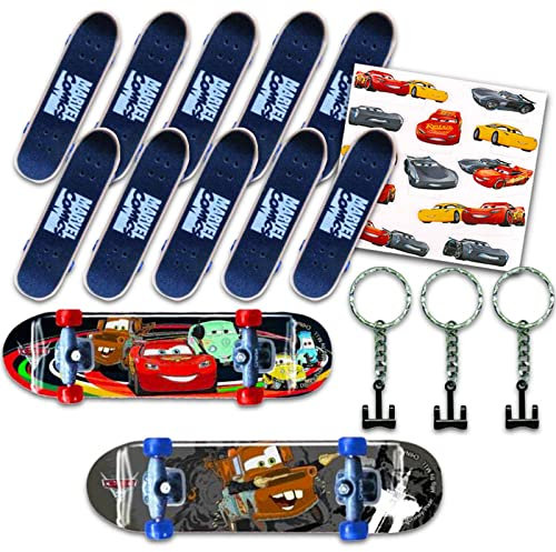 Disney Lot de 10 porte-clés Cars Skateboard avec mini porte-clés pour garçons et filles avec autocollants - Fournitures de fête pour enfants et tout-petits