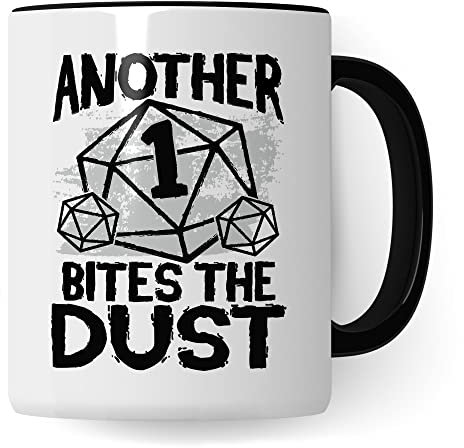 DnD Roleplay Tasse, Another 1 bites the Dust Spruch, DnD Roleplay Geschenk, Rollenspiel Spruch D20 Dice Pen & Paper Tabletop D20 Motiv - RPG Dungeon Kaffee-Becher Geschenkidee (Weiß & Schwarz)
