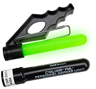 Cyalume Leuchtbaken in Grün (50-er Pack) - PML (Personnel Marker Light) mit Halterung für Rettungsaktionen auf See - Leuchtdauer 8 Stunden - Zulassung von der US-Küstenwache