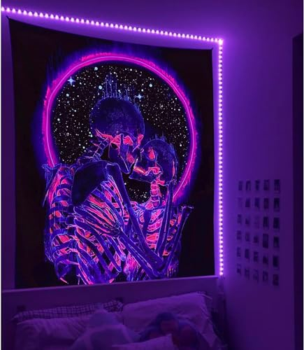 Tokusyou Schwarzlicht Skelett Wandteppich UV Reaktive Wandbehang Hippie Trippy Psychedelic Kuss Schädel Tapisserie Dunkel Galaxien Aesthetic Wanddekoration für Wohnzimmer Kinderzimmer,73x95cm