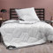 chill SLEEPLONGER Ganzjahresdecke 135x200 - Bettdecke 135x200 Leicht - Atmungsaktiv & Waschbar & 100% Vegan - Steppdecke mit Klimanetz & Schlafkomfort Leiste - 800g Füllung