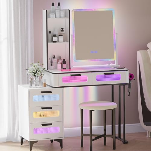 Gurexl Schminktisch mit Spiegel, RGB LED Schminktisch mit Beleuchtung Hocker Schubladen Glasplatte 5 Schubladen, Haartrocknerständer USB Type-C Weiß