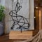 Rerum & Consilium Hase Metall/Holzaufsteller | Moderne Industrial Deko Schwarz mit Holz & Metall | 18 x 28 cm | Moderne minimalistische Tischdeko/Osterdeko