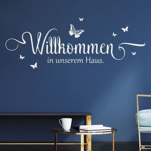 KLEBEHELD® Wandtattoo Willkommen in unserem Haus mit dekorativen Schmetterlingen - Wanddeko Flur und Eingang - Farbe weiss, Größe 120x44cm