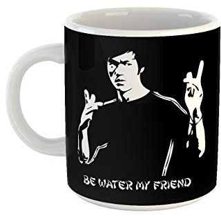 clothinx Zitat von Bruce Lee „Be Water“ - Tasse Schwarz