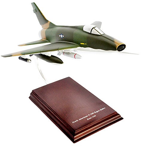 Mastercraft Collection F-100 Super Sabre Vietnam Model Scale: 1/40