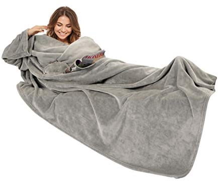 Gözze - Premium Kuscheldecke mit Ärmeln und Brusttasche, 150 x 240 cm - Silber