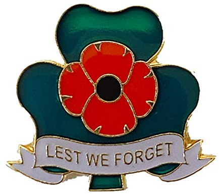 best badge Emaille-Brosche mit drei Kleeblättern, Aufschrift Lest We Forget 2024 Remembarance Day, Mohnblume, Irland, St. Patrick's Day, keltisch