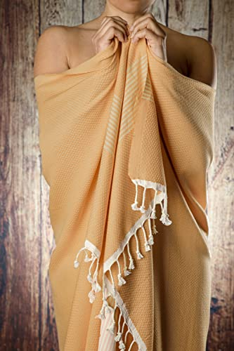 Happy Towels Hamamtuch | Badetuch | Saunatuch | Extra Lang & Weich Gewebt | 210 cm x 95 cm | | 60% Tencel™ Lyocell und 40% Baumwolle | Fairtrade (Sand und Weiß, 1)