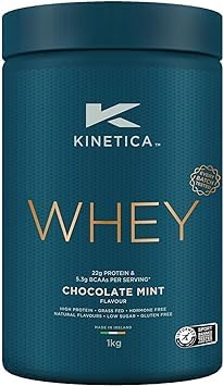 Kinetica Sports Whey Proteinpulver - Schoko-Minze | 22g Protein/Portion, 33 Portionen/1kg Packung | Glutenfrei | Optimal für Muskelaufbau & Regeneration | Löst sich gut in Wasser, Milch & Shakes