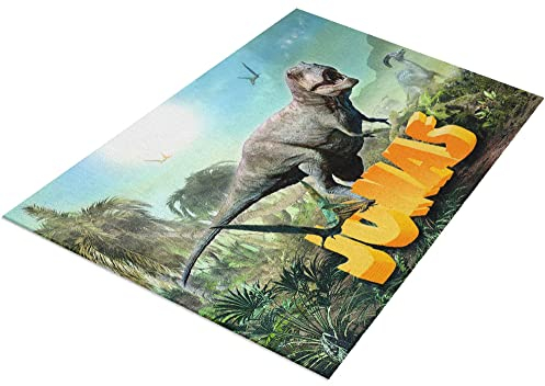 timalo® Dino Kinderzimmer Teppich mit Namen | Personalisierbarer Kinderteppich Dekoration individuelle Kinder Fußmatte drucken Lassen | carpet-kind-a-140x90-9-Dinosaurier