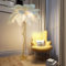 Federlampe Stehlampe Wohnzimmer,Feder Lampe mit Fußschalter,35 Stück Federn,170cm Straußenfeder Stehlampen aus Kunstharz,Standlampe Modern LED Stehlampe Dimmbar Gold Standleuchte Wohn/Schlafzimmer