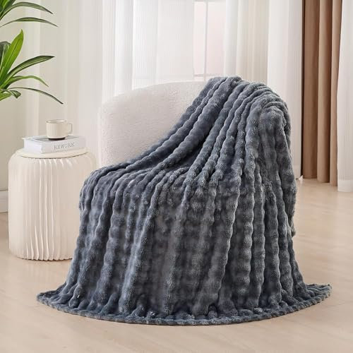 KOIUEYW Dunkelgrau Sofadecke Kuschelig, Dicke Weiche Kuscheldecke Blanket Wohndecken, Comfort Einfarbig Streifen Design Kuschelige Decke Sofa Flauschige Decke für Sofa, 130 x 160 cm