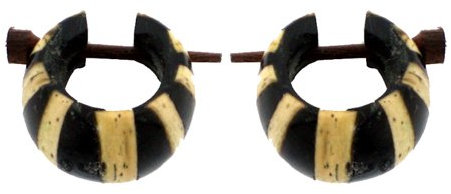 CHICNET Holzcreolen- schwarz-beige Holzcreolen- handgeschnitzt aus Kokosholz und Harz- 16mm- Pin-Ohrringe