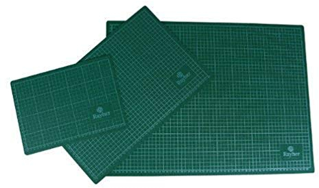 Rayher tappetino da taglio base, 45 x 30 cm, spessore 0,3cm, colore verde, con griglia di allineamento, per lavori creativi con carta e cartone 8923500