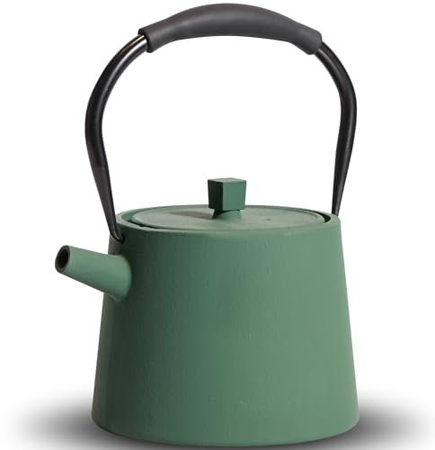 GUANGHEIRON Tetera de hierro fundido, 32 onzas, apta para estufa con infusor para té y café, tetera de estilo minimalista clásico japonés con interior esmaltado, mango de silicona, 950 ml, verde